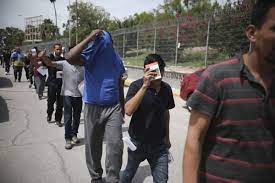 Prometen a migrantes en EU llevarlos a albergues pero los regresan a México