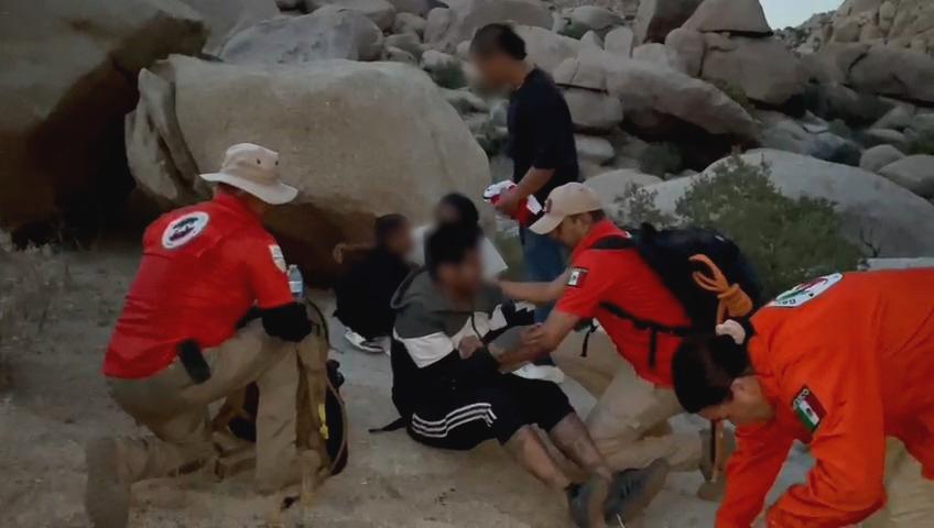 Rescata INM a cinco migrantes extranjeros en La Rumorosa