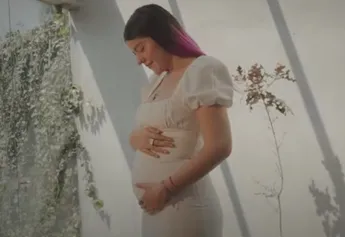 Lesslie Polinesia anuncia que está embarazada