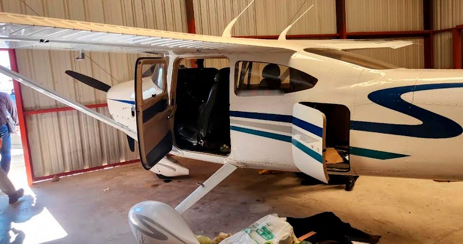 Descubren narco-hangar en Mexicali, Baja California; encuentran 6 avionetas y drogas