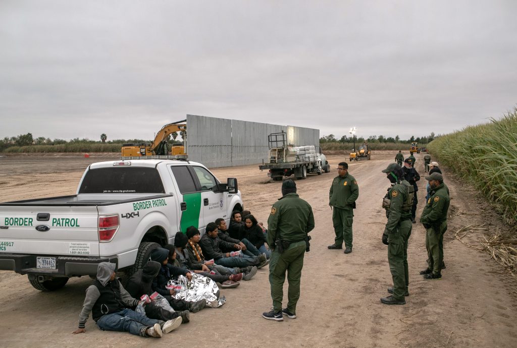 Advierte el Departamento de Justicia a Texas que demandará si prosigue con la Ley SB4