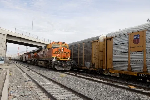 Abre Estados Unicos cruce ferroviario de El Paso y de Eagle Pass