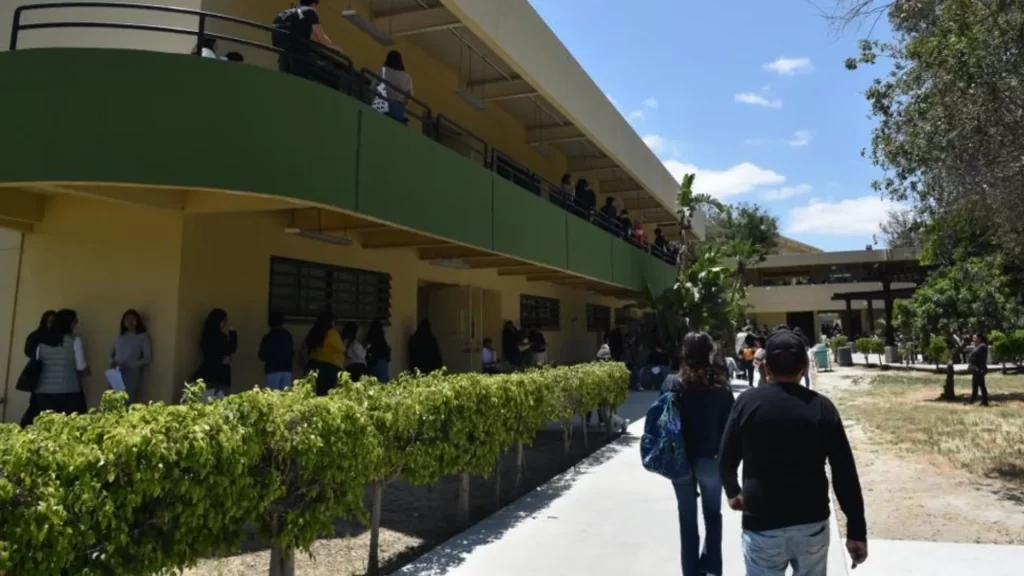 Regresan a clases alumnos de Mexicali después de inspeccionar las escuelas tras la serie de sismos que se registraron en la madrugada