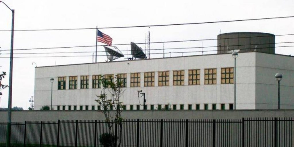 Embajada de EE. UU. en Colombia cancelará trámites de visas por negativa del presidente Petro de aceptar dos aviones con migrantes