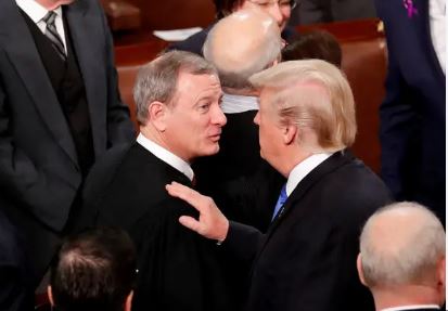 Jefe de la Corte Suprema de Estados Unidos reprende a Trump por pedir suspensión de juez