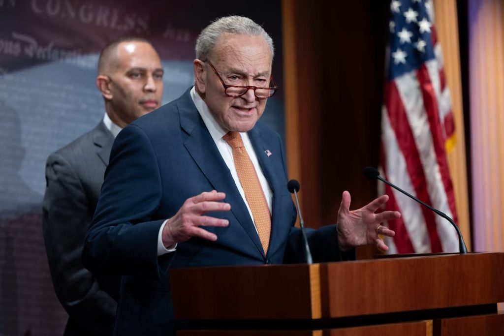 Senador demócrata, Chuck Schumer, critica a Trump: “El daño que ha causado aquí es mucho peor que el causado por los aranceles”