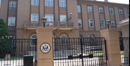Estados Unidos prohíbe a personal de embajada en China tener relaciones románticas o sexuales con ciudadanos chinos